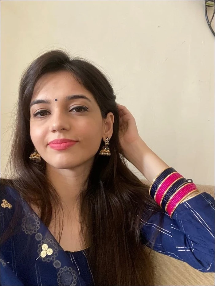 4k girl photo simple