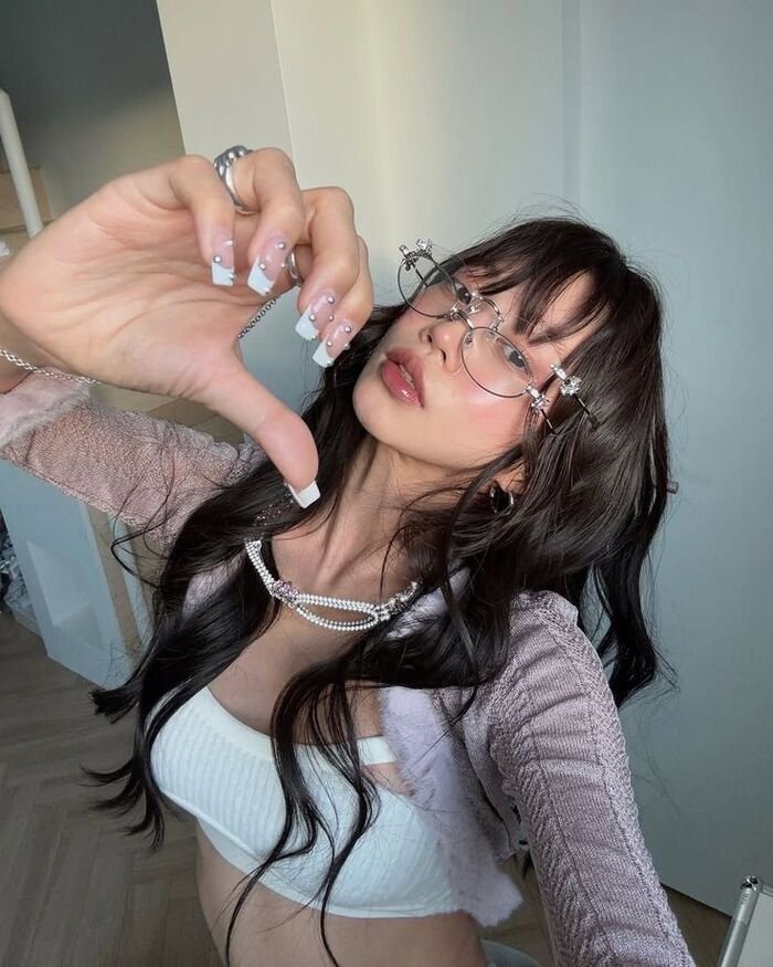 aesthetic dp cool girl full hd