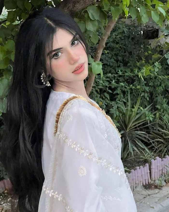 aesthetic profile pic for instagram girl