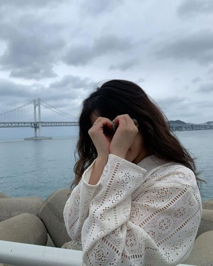 aethetics photo hidden face dp girls