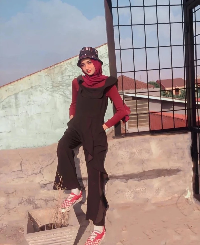 amazing real girl profile pic