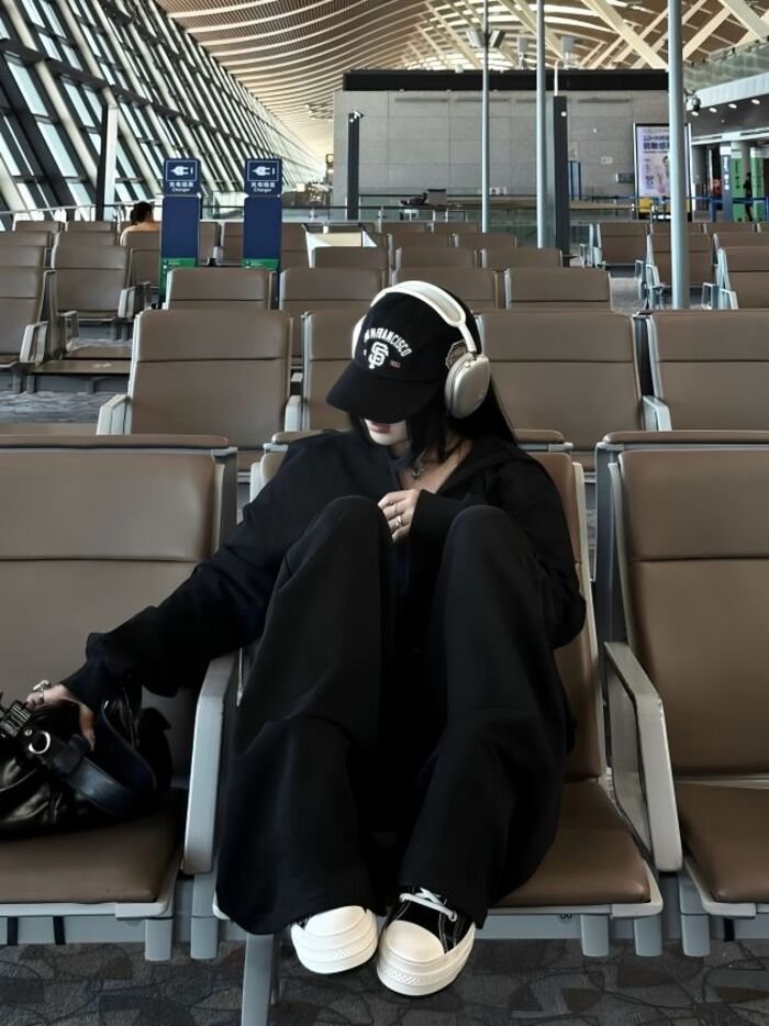 attractive instagram hidden face dp for girls it