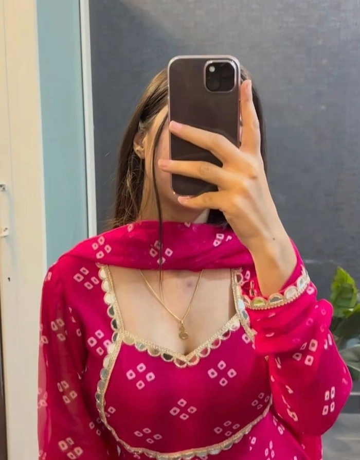 background attractive instagram hidden face dp for girls