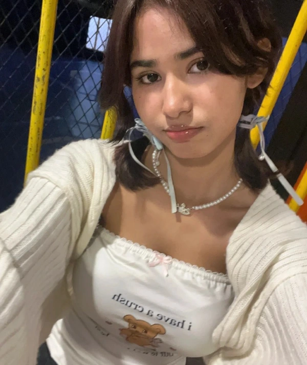 beautiful girl dp for whatsapp with quotes