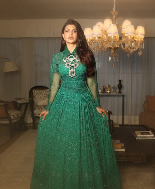 cool beautiful girl dp for whatsapp