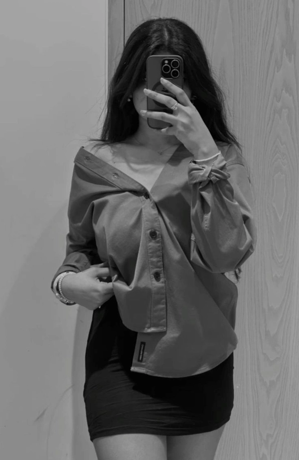 dp for stylish girl walking pose