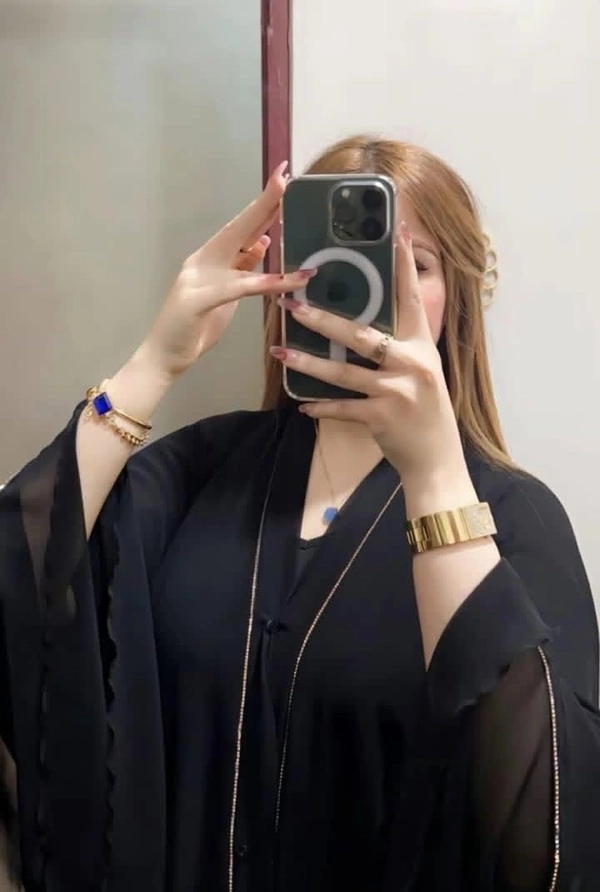 dp girl stylish fashion look (1)
