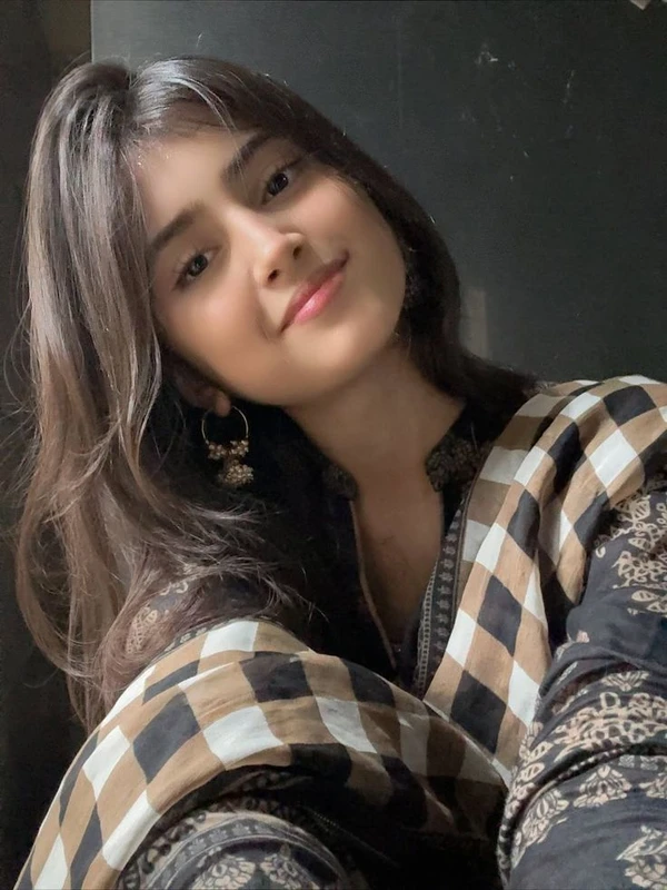 dp girl stylish fashion look (2)