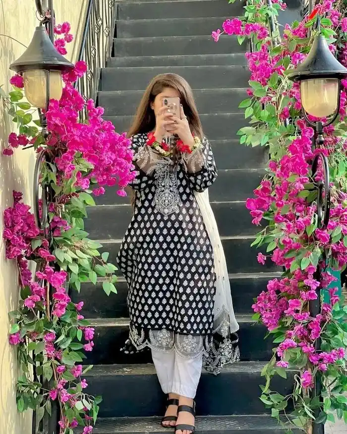 dp of girl with hidden face