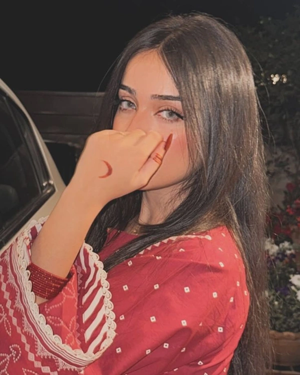 dp stylish girl in casual dress