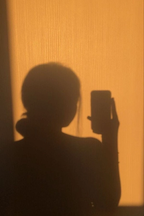 emotional sad alone dp for girls