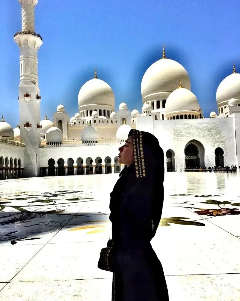 famous real girl profile pic