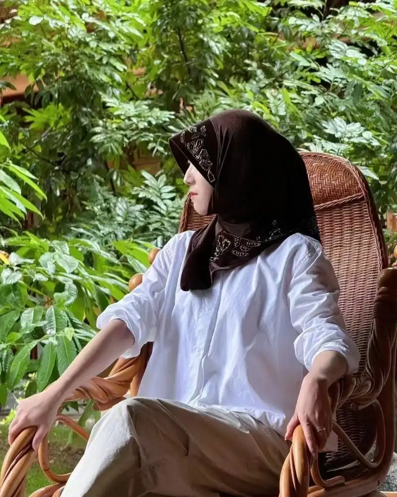 fantastic real girl profile pic