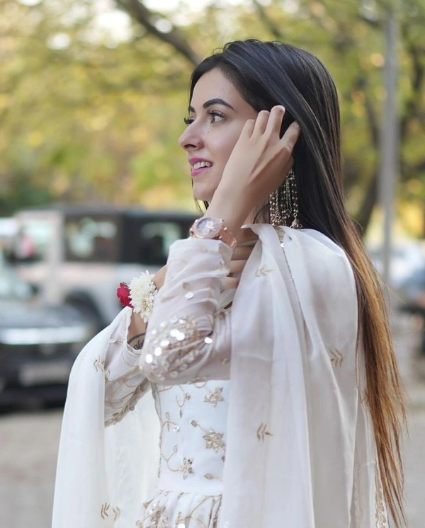 for instagram dp in white outfit