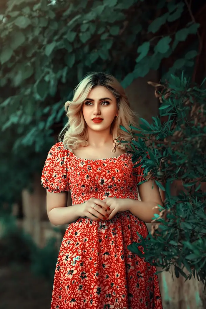 girl profile pic with hat for instagram