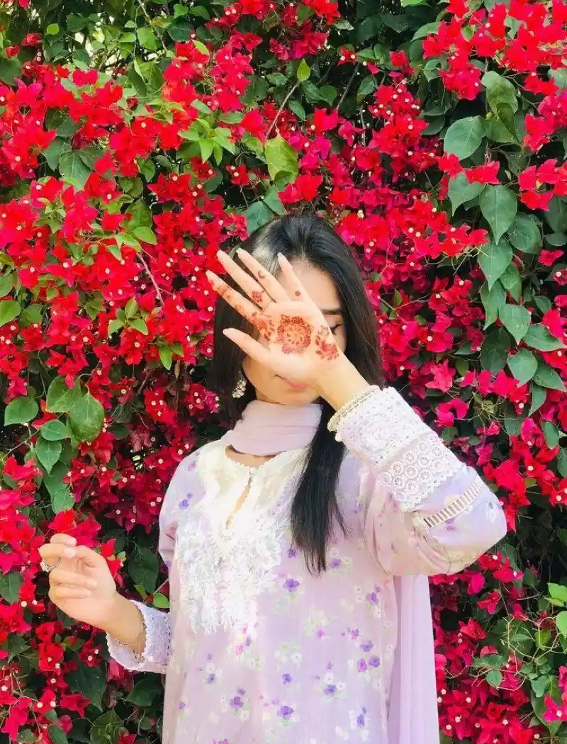 girls whatsapp dp smile pics