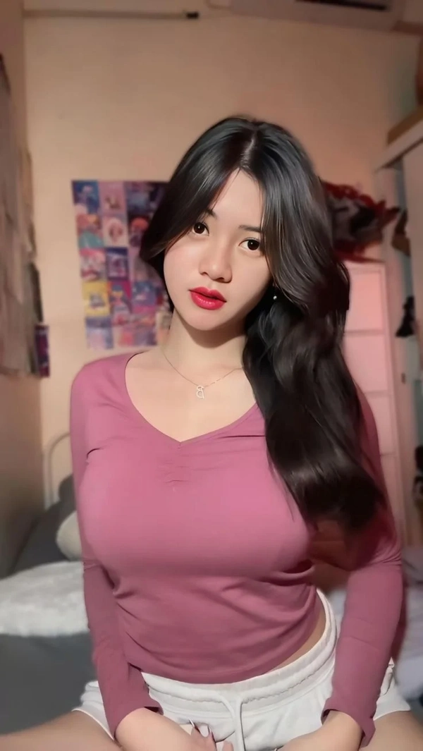 heart touching simple girl dp for instagram