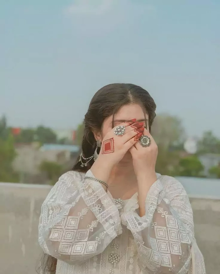 hidden face dp for single girl