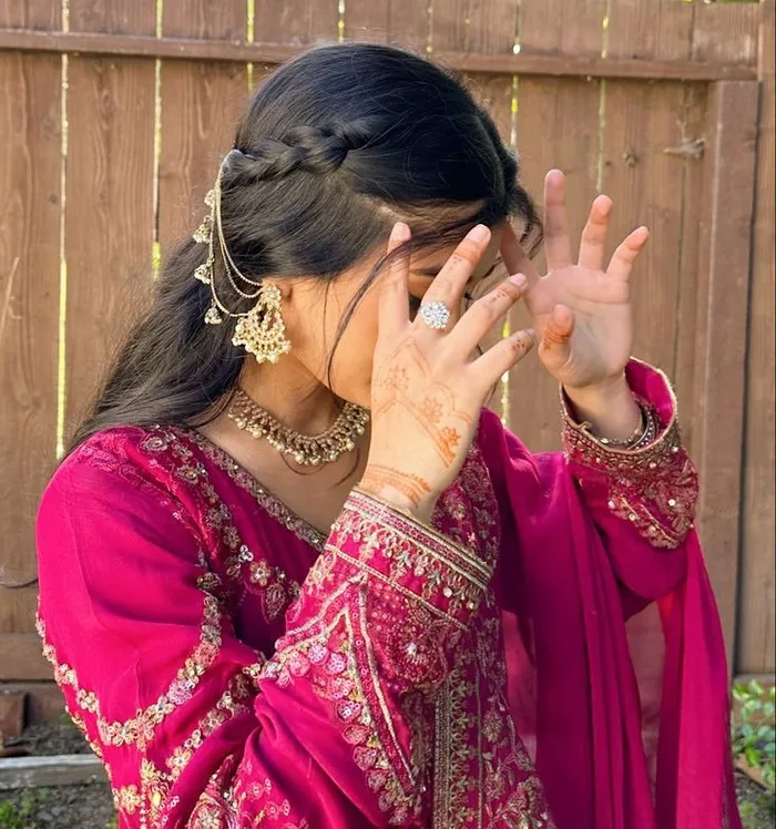 iconic attractive instagram hidden face dp for girls