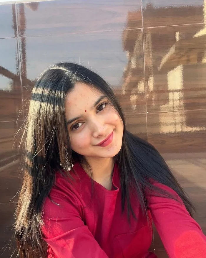 latest girl photo simple