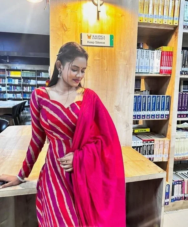 latest simple girl dp for instagram