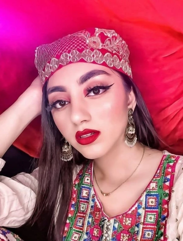 lovely beautiful girl dp for whatsapp