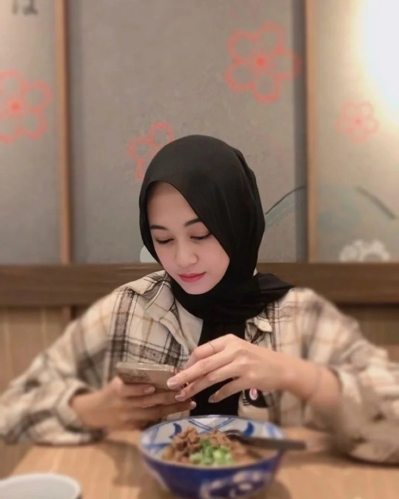 lovely real girl profile pic