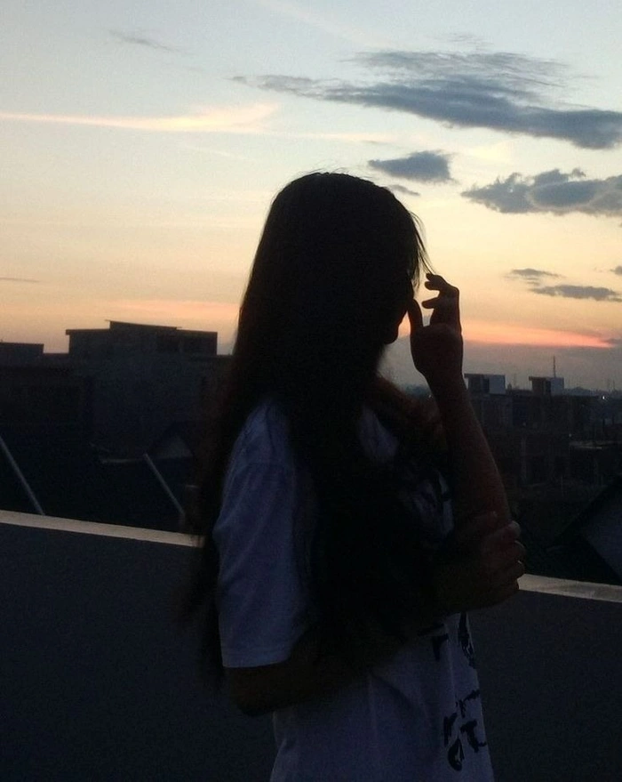 minimal attractive instagram hidden face dp for girls