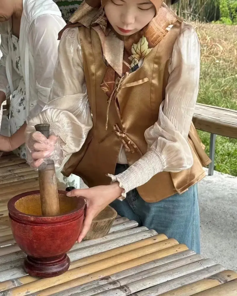 modern real girl profile pic