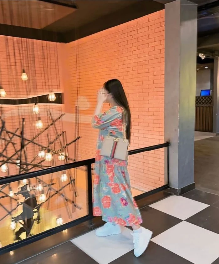 morning attractive instagram hidden face dp for girls