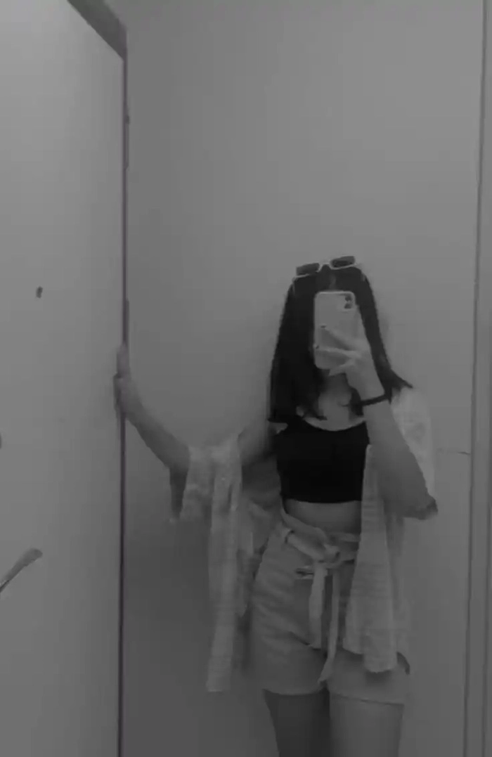 pic attractive instagram hidden face dp for girls (1)