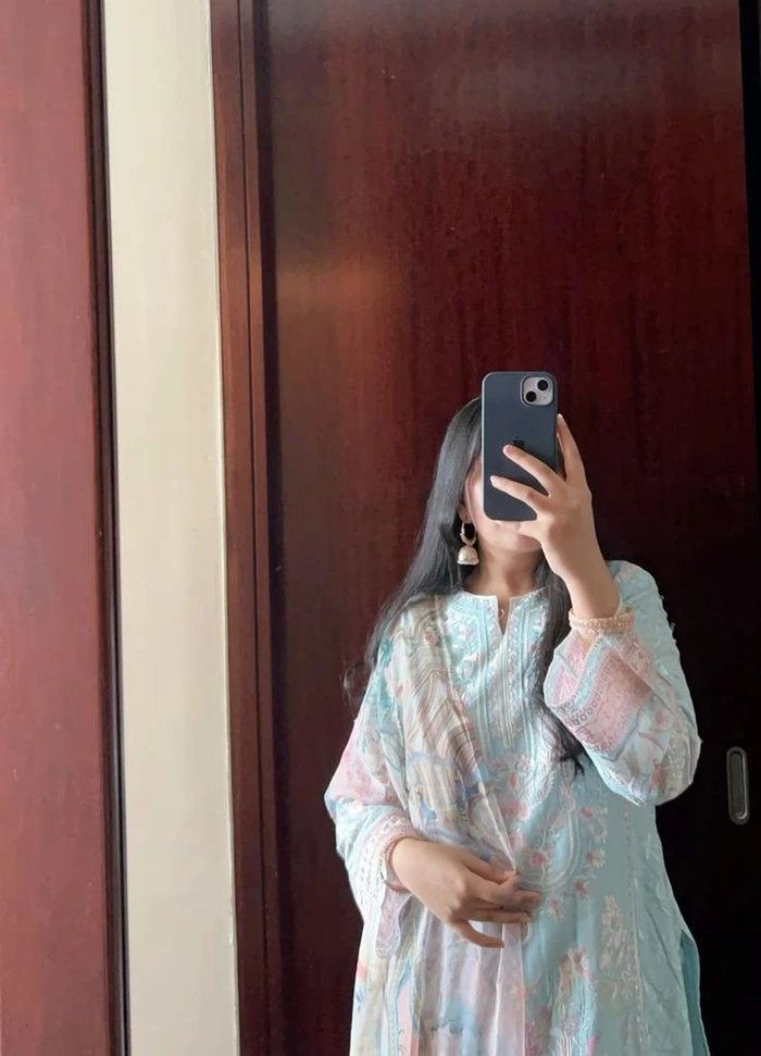 pic attractive instagram hidden face dp for girls (2)