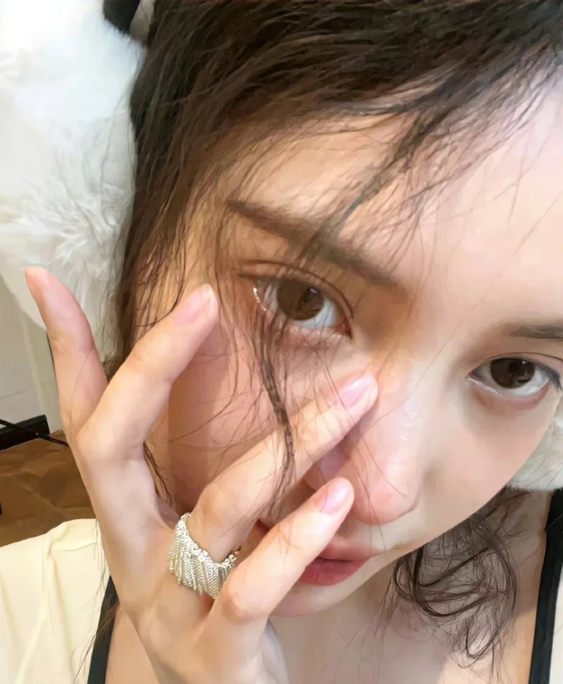 pic of sad girl