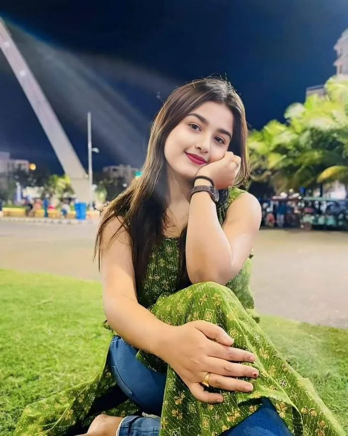 real girl candid photo