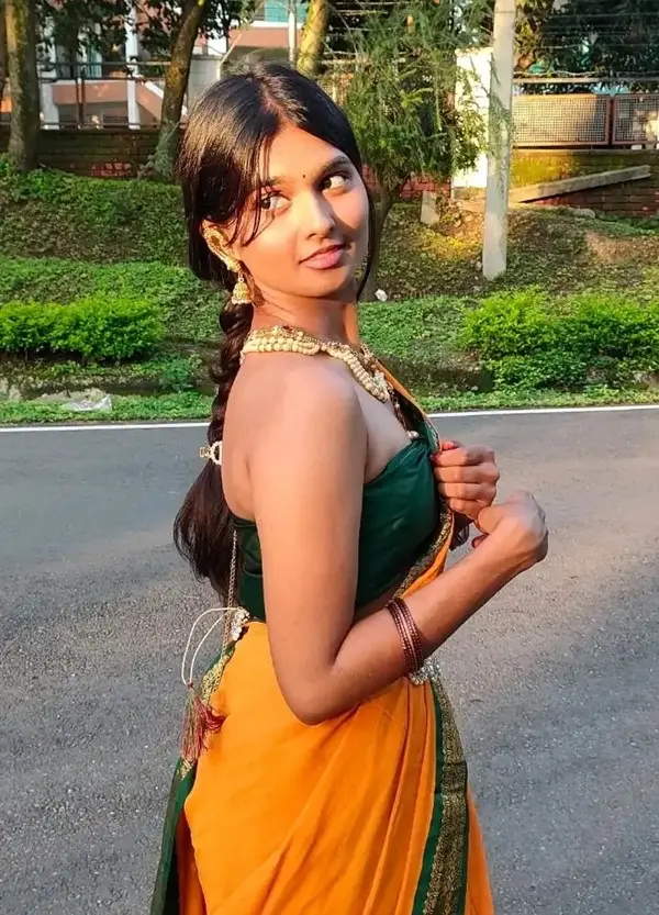 simple beautiful girl dp for whatsapp (1)