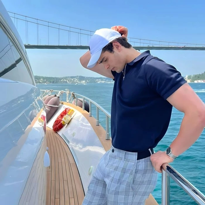single boy attitude dp solo pose