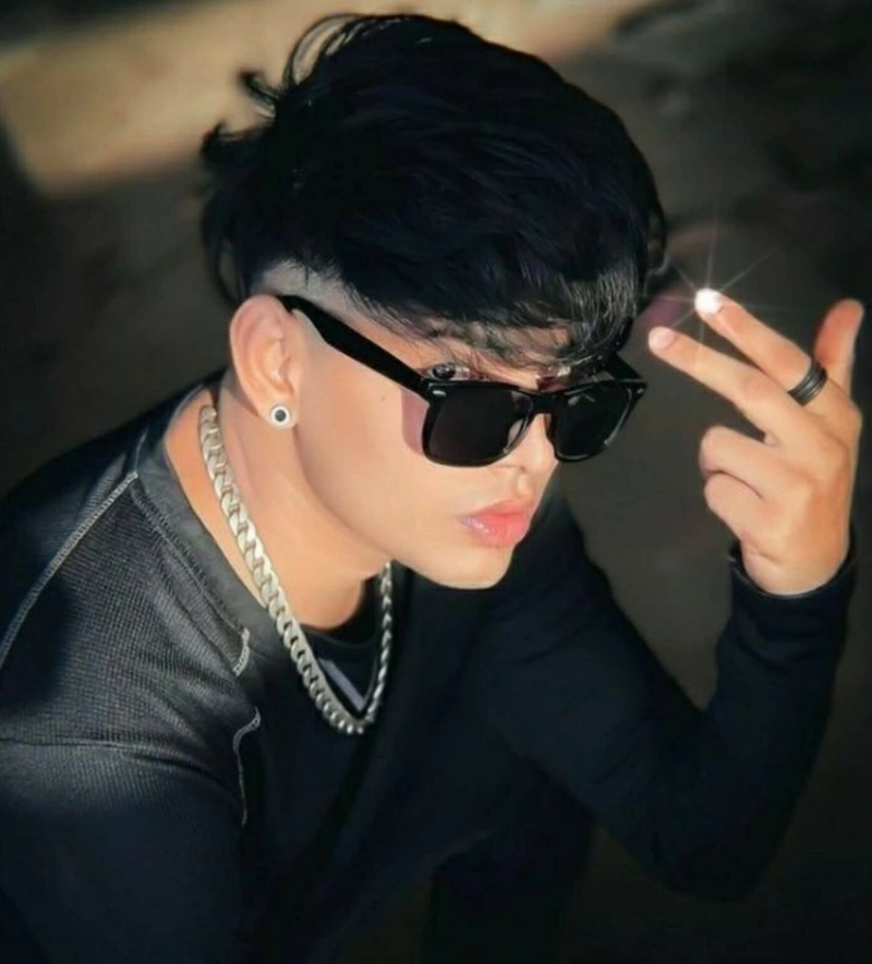 smile boy dp pic attitude