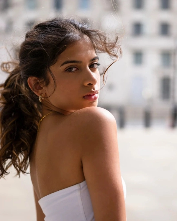 special beautiful girl dp for whatsapp