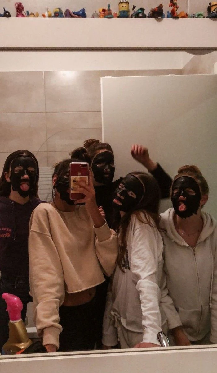 stylish friendship dp