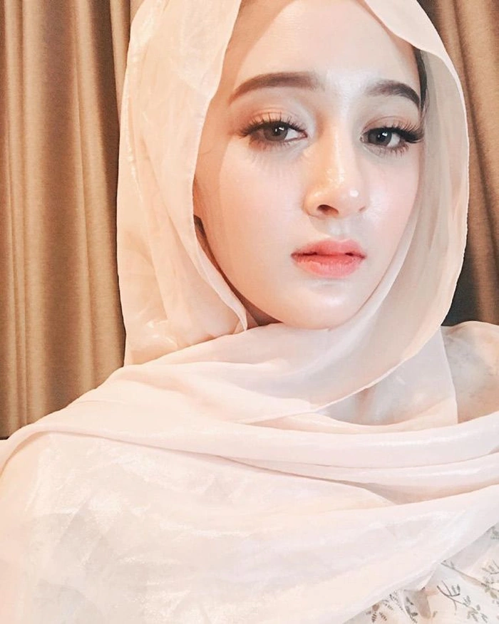 trending muslim girl dp