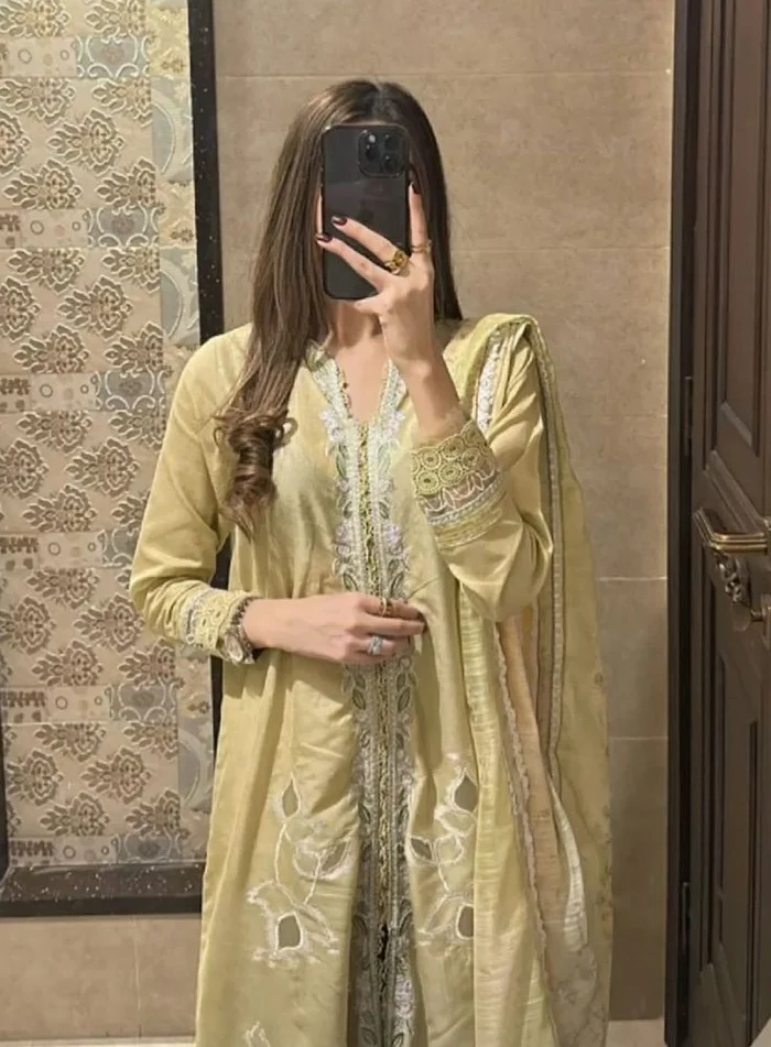 trendy attractive instagram hidden face dp for girls
