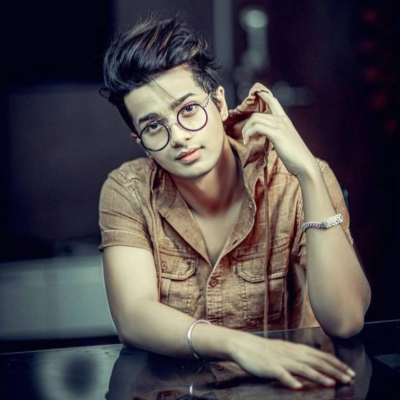 trendy boy dp pic attitude