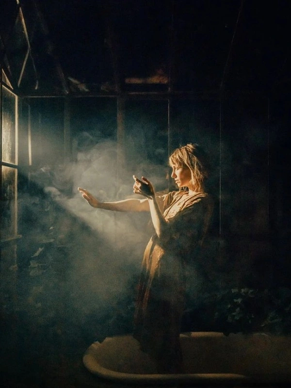 unique style alone dp for girls