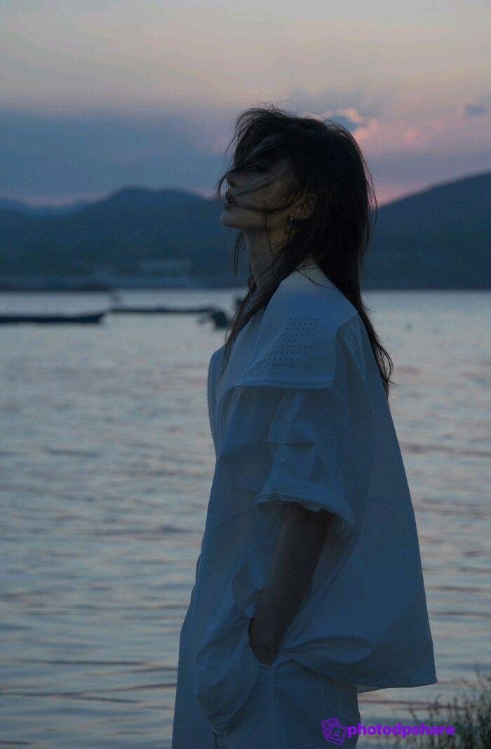 aethetics sad alone girl mood pic ins