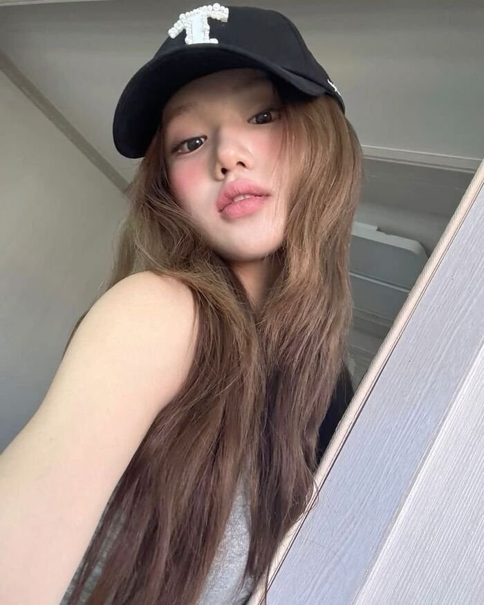 beautiful dp for whatsapp cool girl aethetics image full hd