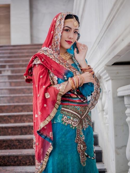 beautiful girl profile picture