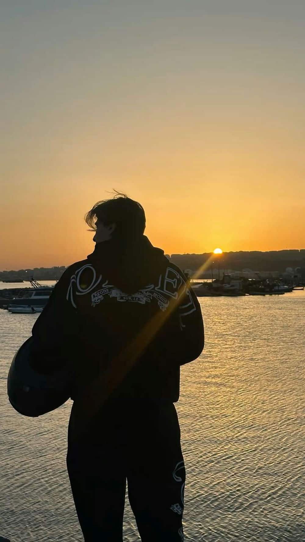 moody broken heart boy dp