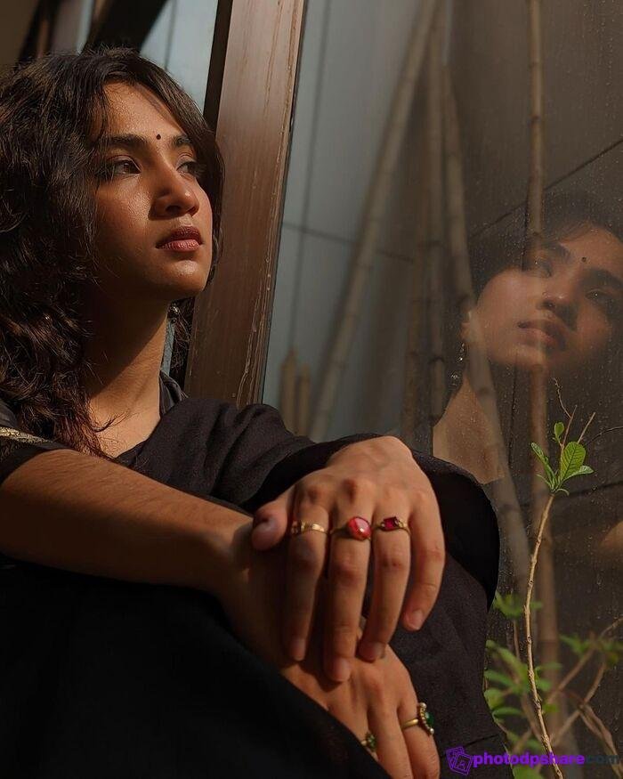 sad alone girl mood pic ins