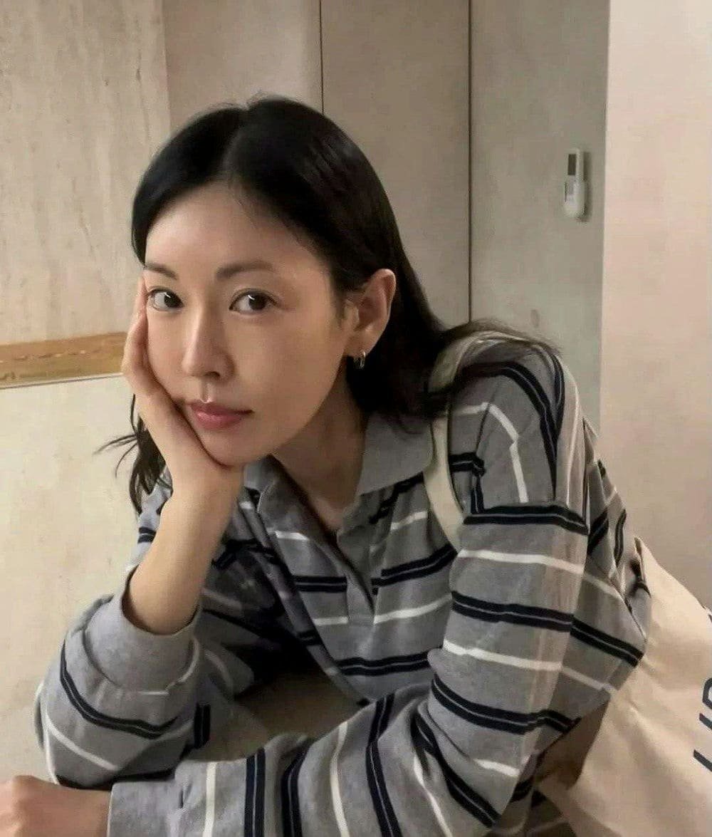 simple girl dp clean look