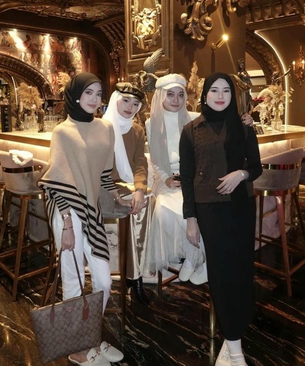 cool whatsapp dp images for girls